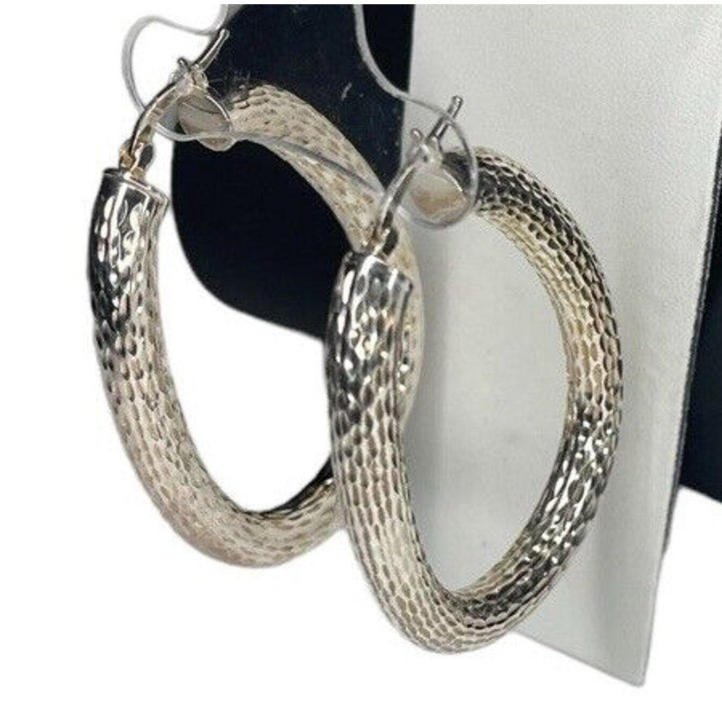 14K White Gold Vermeil Oval Hoop Earrings Stunning Textured Chic Elegant Fashion