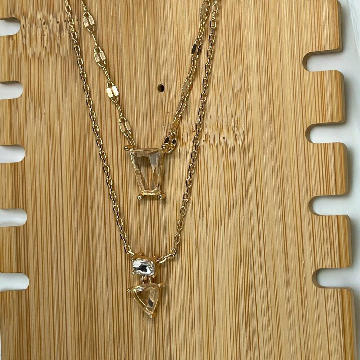 Guess Gold Tone Crystal Pendant Layered Necklace Fashion Style Trendy Stunning