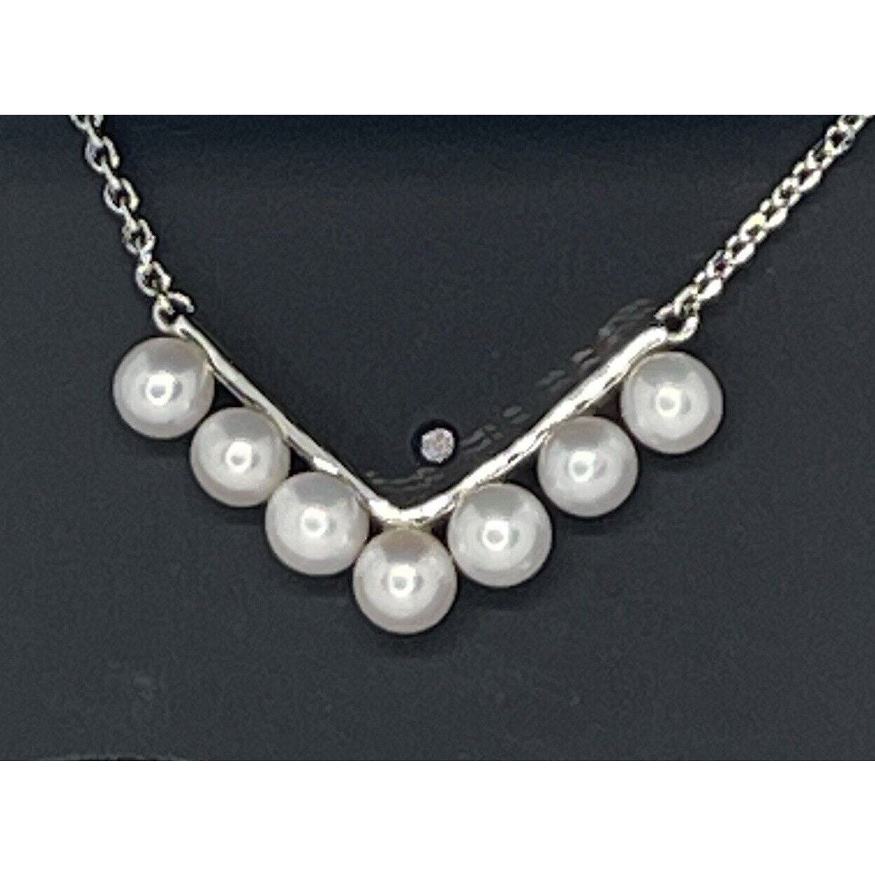 Pearl (4mm) Sterling Silver Pendant Necklace Luxury Fashion Stunning Elegant NWT