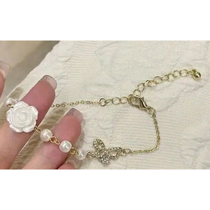 Gold Tone Faux Pearl Flower Bracelet Stylish Fashion Elegant Stunning Chic NWT