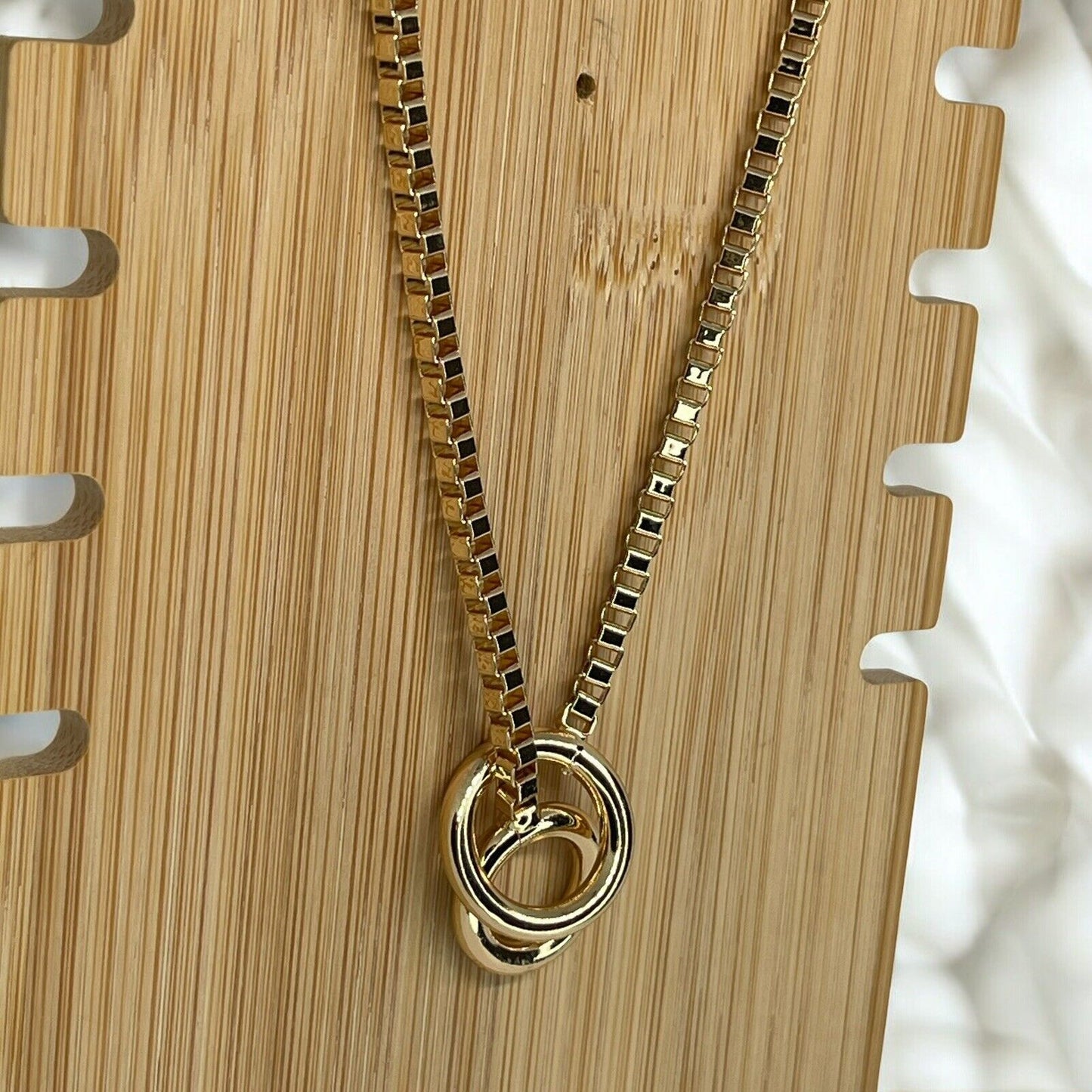 Gold Tone Box Chain Toggle Pendant Necklace Stylish Stunning Shiny Elegant NWT