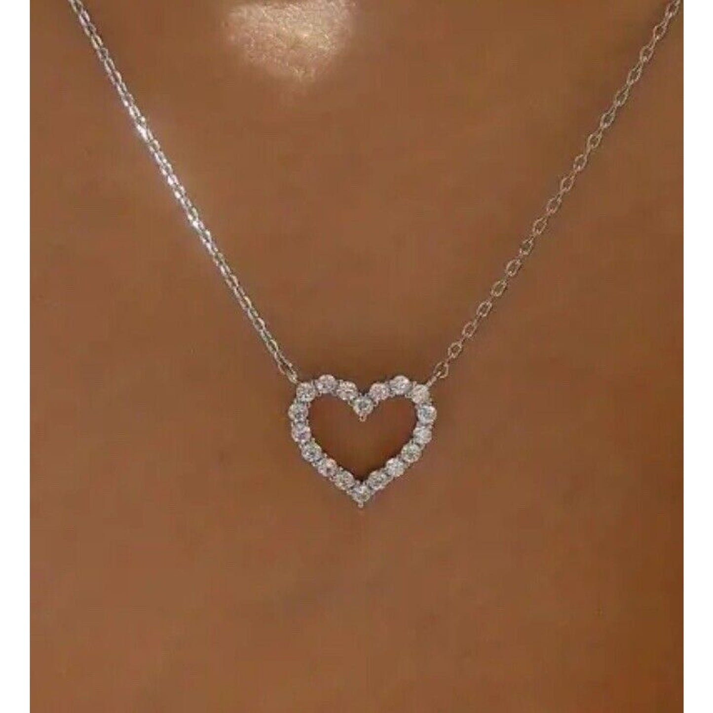 Silver Tone Crystal Heart Charm Necklace Dainty Chic Stylish Fashion Trendy NWT