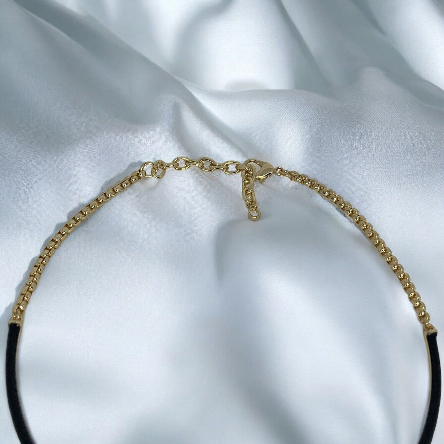 Gold Tone Enamel Chain Collar Necklace Choker Stylish Stunning Shiny Elegant NWT