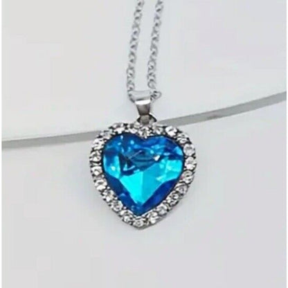 Silver Tone Crystal Heart Pendant Necklace Charm Stylish Trendy Fashion Chic NWT