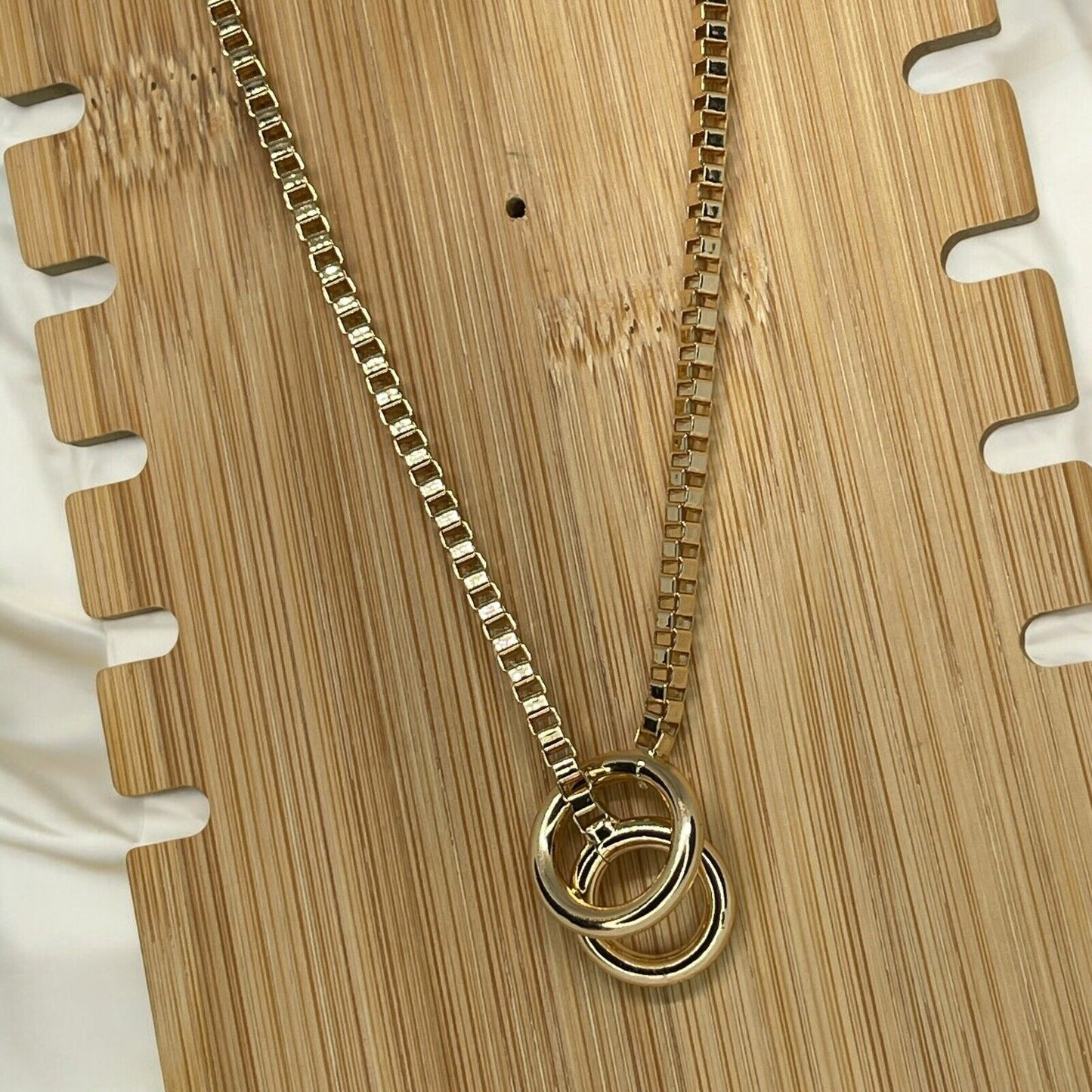 Gold Tone Box Chain Toggle Pendant Necklace Stylish Stunning Shiny Elegant NWT