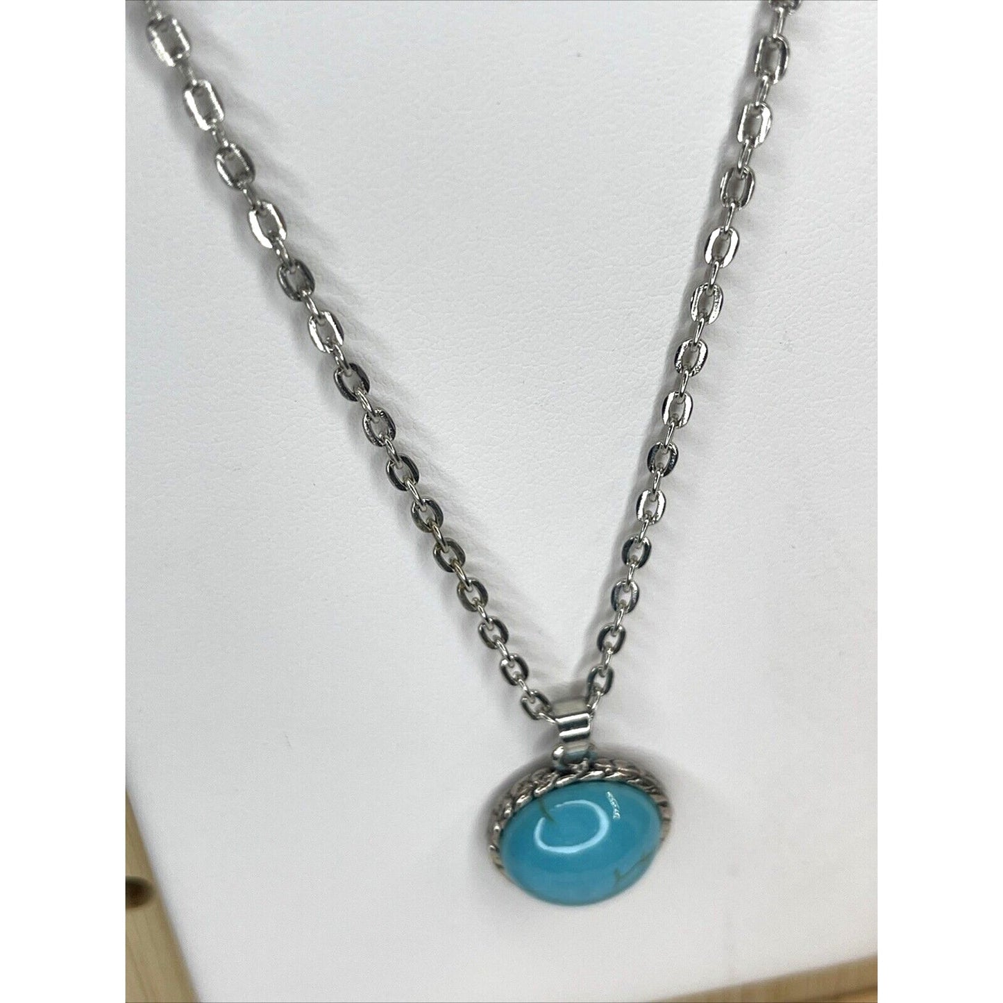 Silver Plated Faux Turquoise Pendant Necklace Stunning Chic Stylish Fashion NWT