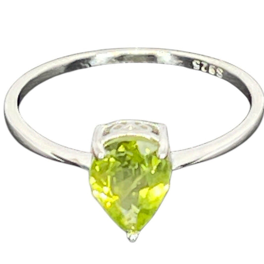 LUXY Gems Natural Green Peridot Sterling Silver Ring (Sz 7) Luxury Fashion Style