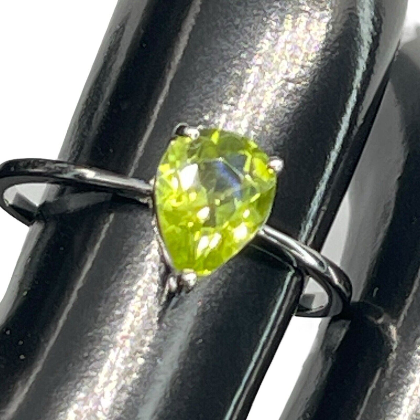 LUXY Gems Natural Green Peridot Sterling Silver Ring (Sz 7) Luxury Fashion Style