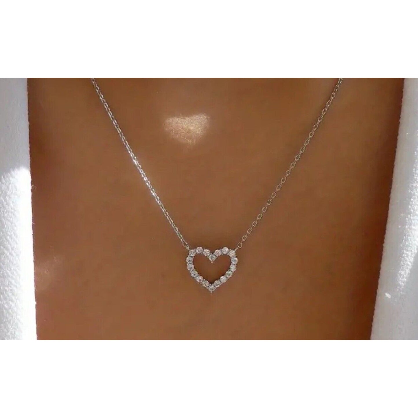 Silver Tone Crystal Heart Charm Necklace Dainty Chic Stylish Fashion Trendy NWT