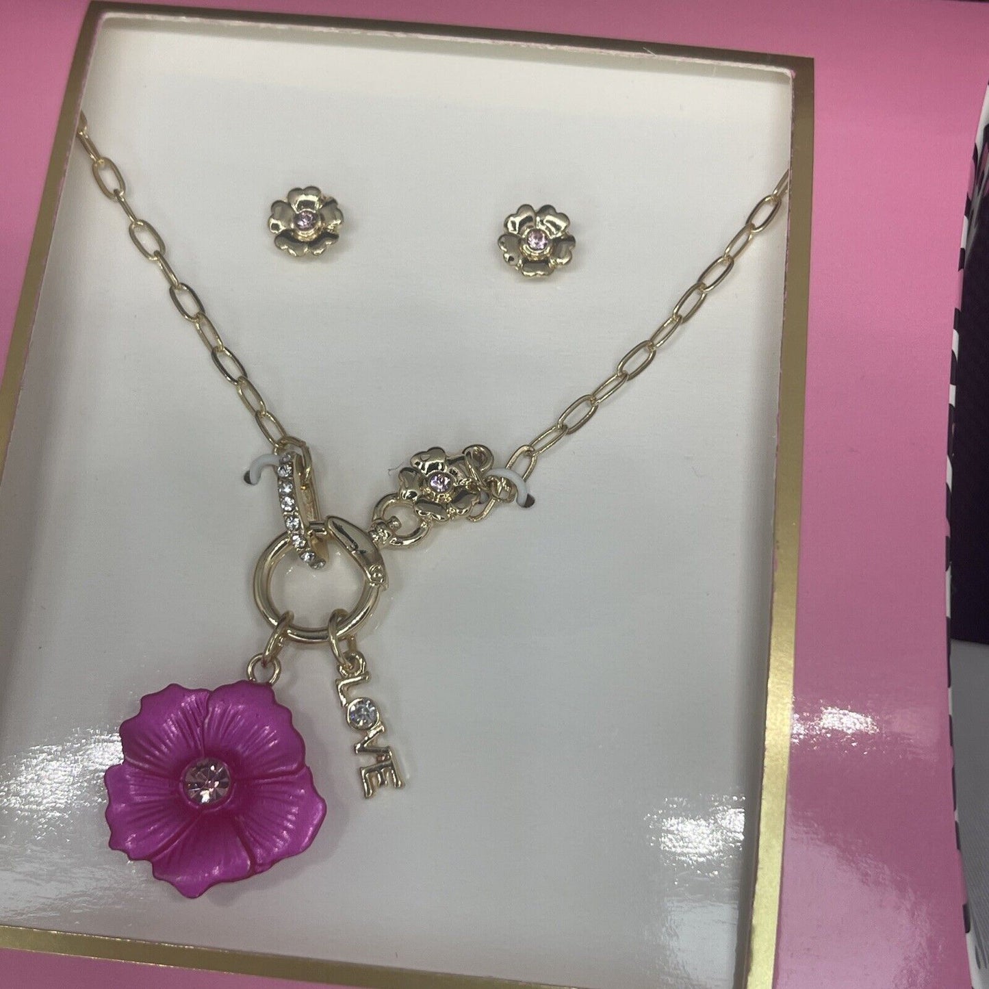 Guess Gold Tone Crystal Necklace Earrings (2pc Set) Floral Trendy Fashion Vday