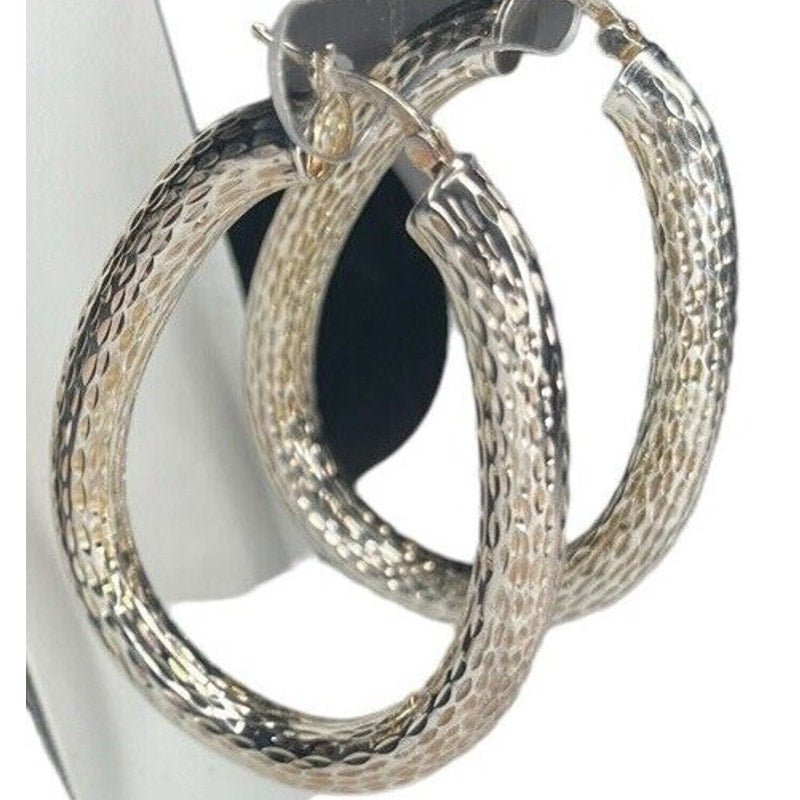 14K White Gold Vermeil Oval Hoop Earrings Stunning Textured Chic Elegant Fashion