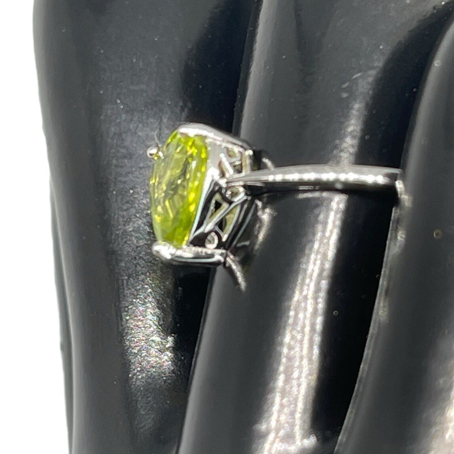 LUXY Gems Natural Green Peridot Sterling Silver Ring (Sz 7) Luxury Fashion Style