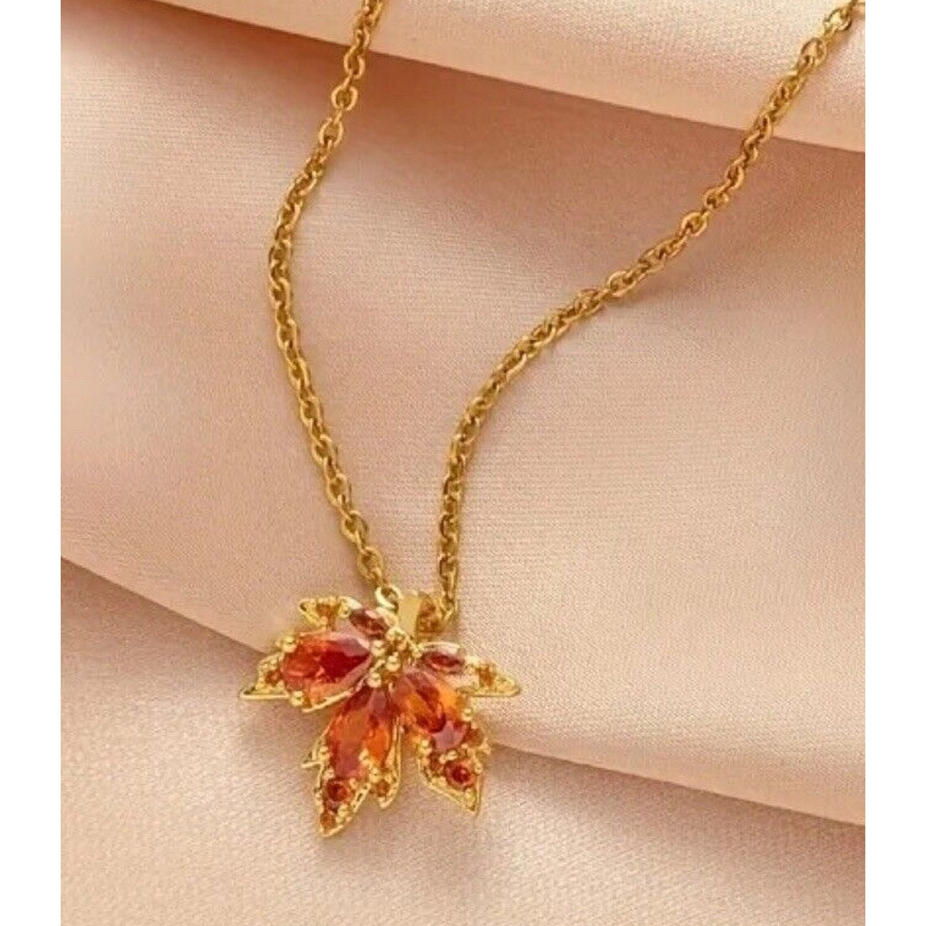 18K Gold Plate Maple Leaf Pendant Necklace Chic Floral Style Fashion Style NWT