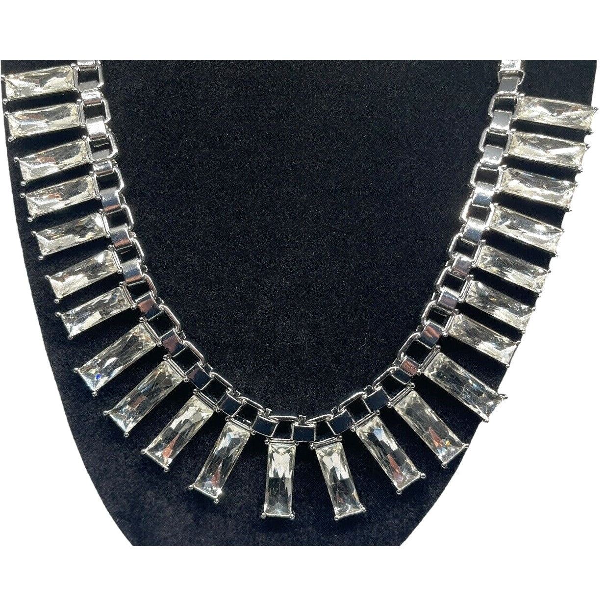 Silver Tone Crystal Statement Necklace Fashion Chic Stylish Trendy Elegant NWT