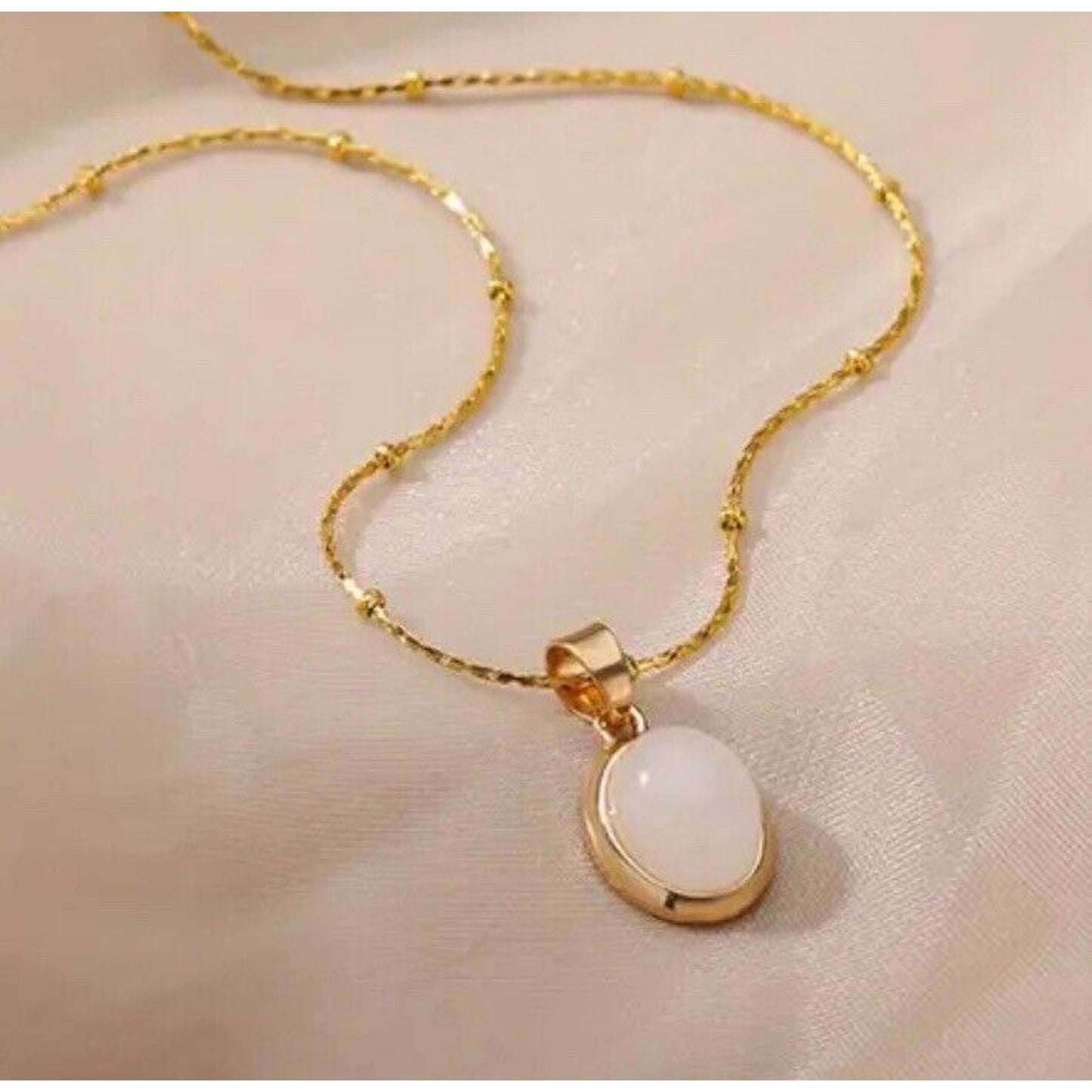 18K Gold Plate Oval Pendant Necklace Faux Stone Chic Fashion Trendy Cocktail NWT