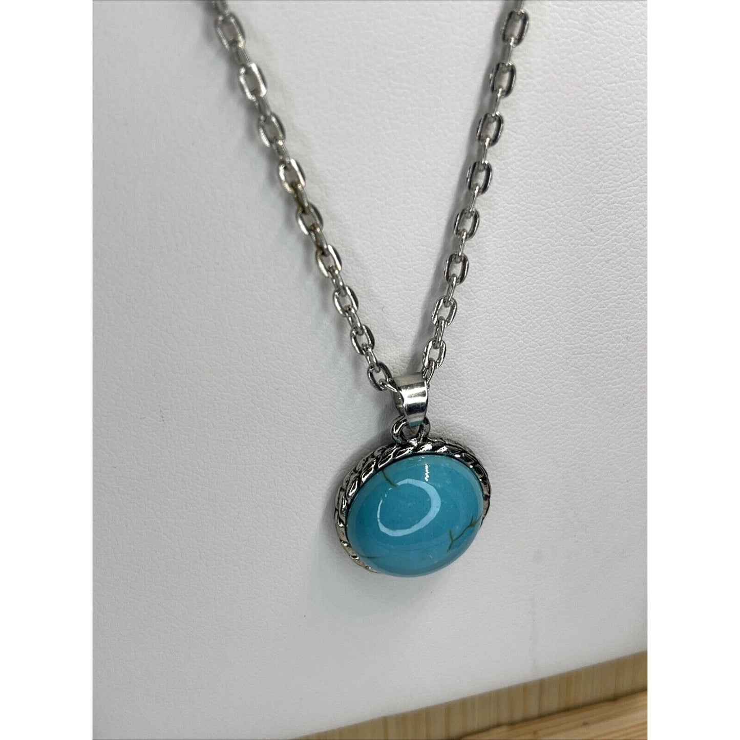 Silver Plated Faux Turquoise Pendant Necklace Stunning Chic Stylish Fashion NWT