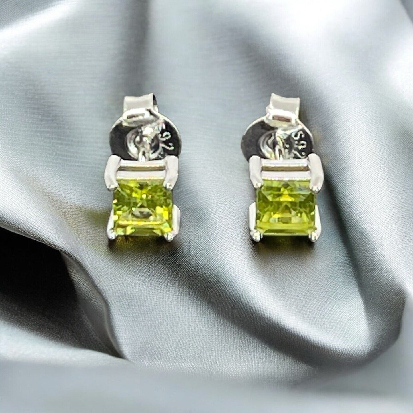 LUXY Gems Natural Green Peridot Sterling Silver Earrings (.69 ct.) Luxury Trendy