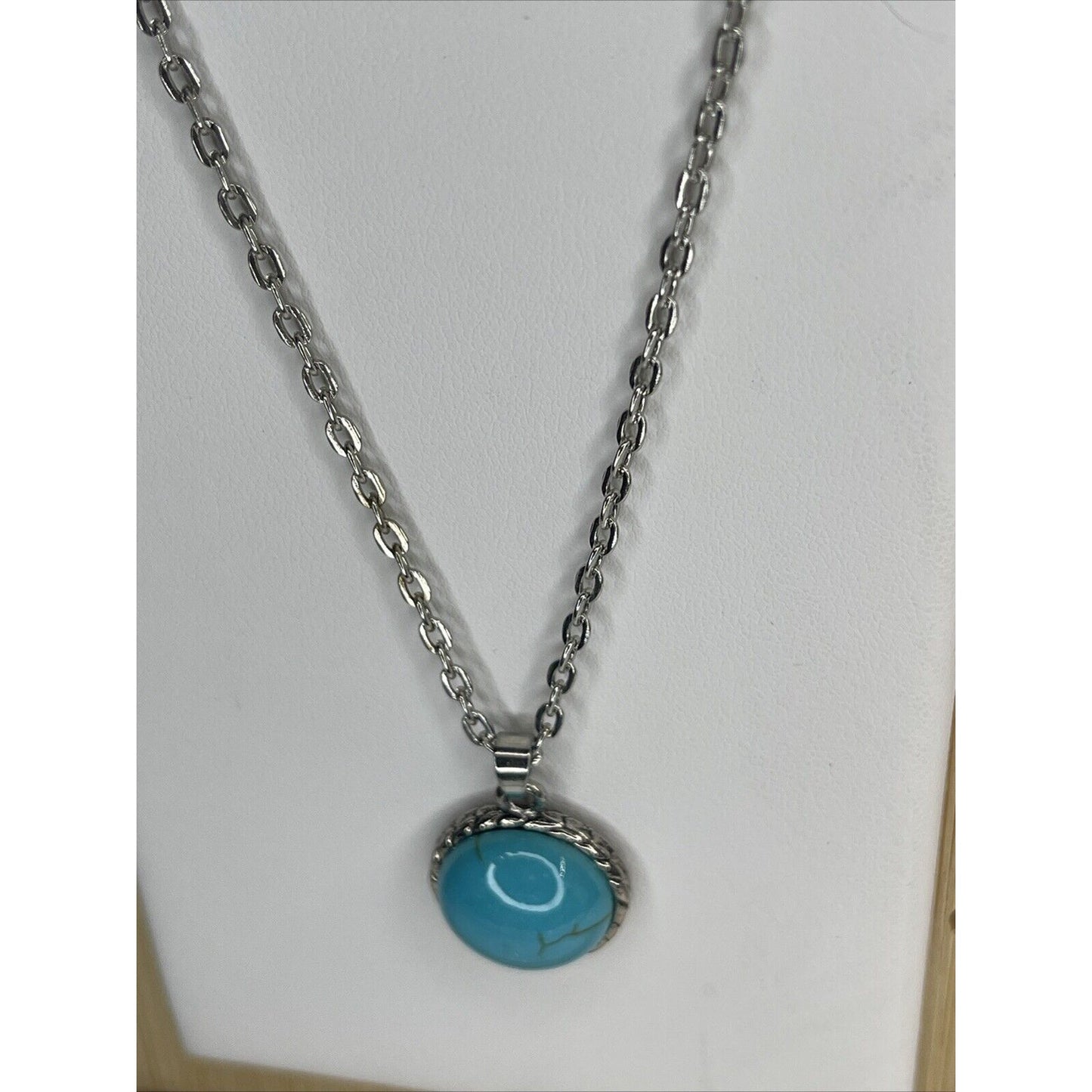 Silver Plated Faux Turquoise Pendant Necklace Stunning Chic Stylish Fashion NWT