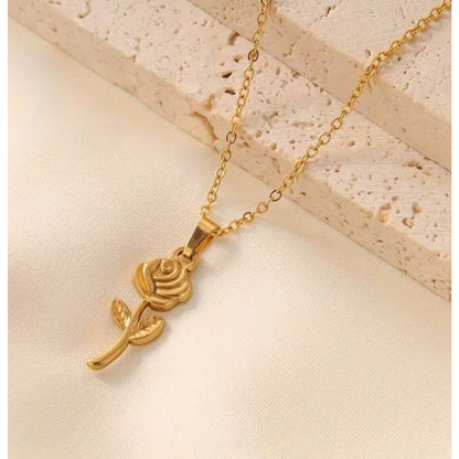 18K Gold Plate Rose Pendant Necklace Elegant Chic Stylish Ladies Fashion NWT