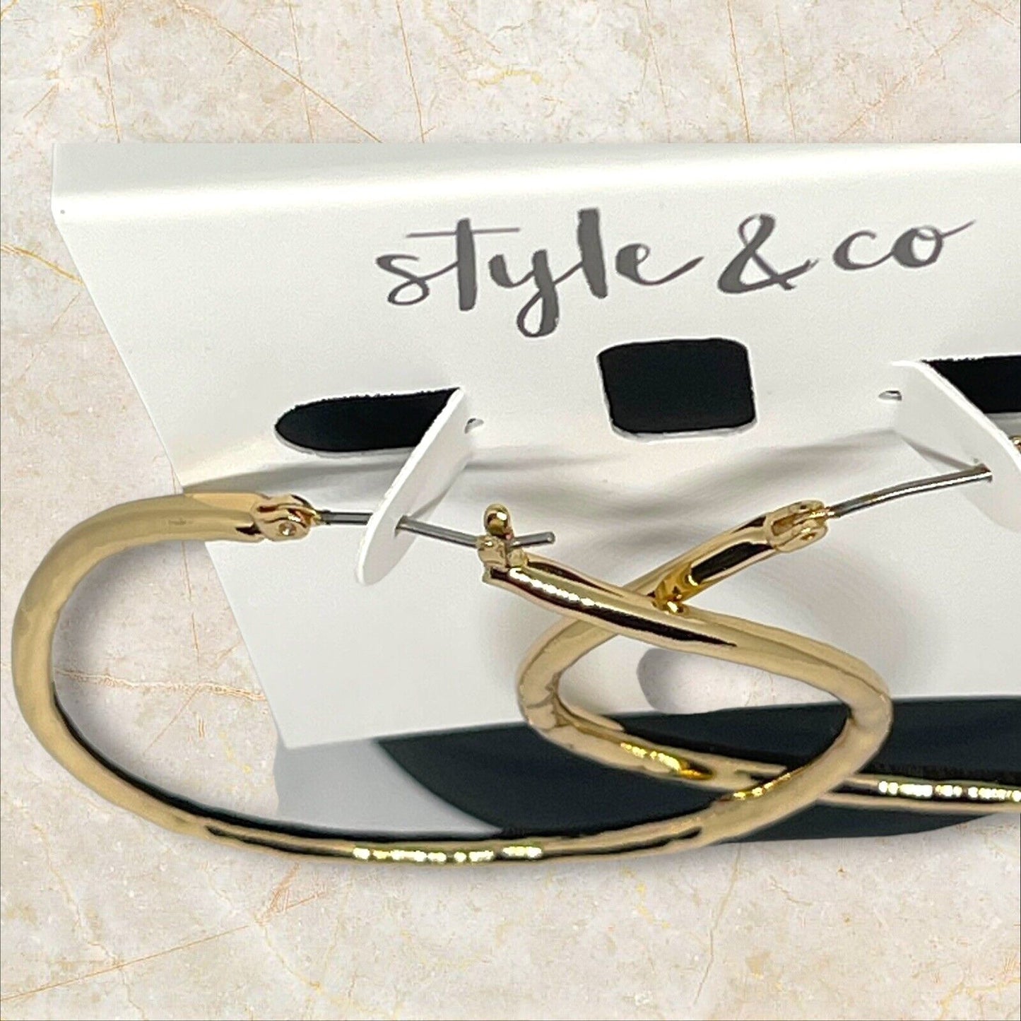 Gold Tone Wavy Medium Hoop Earrings Fashion Elegant Chic Cocktail Party Shiny