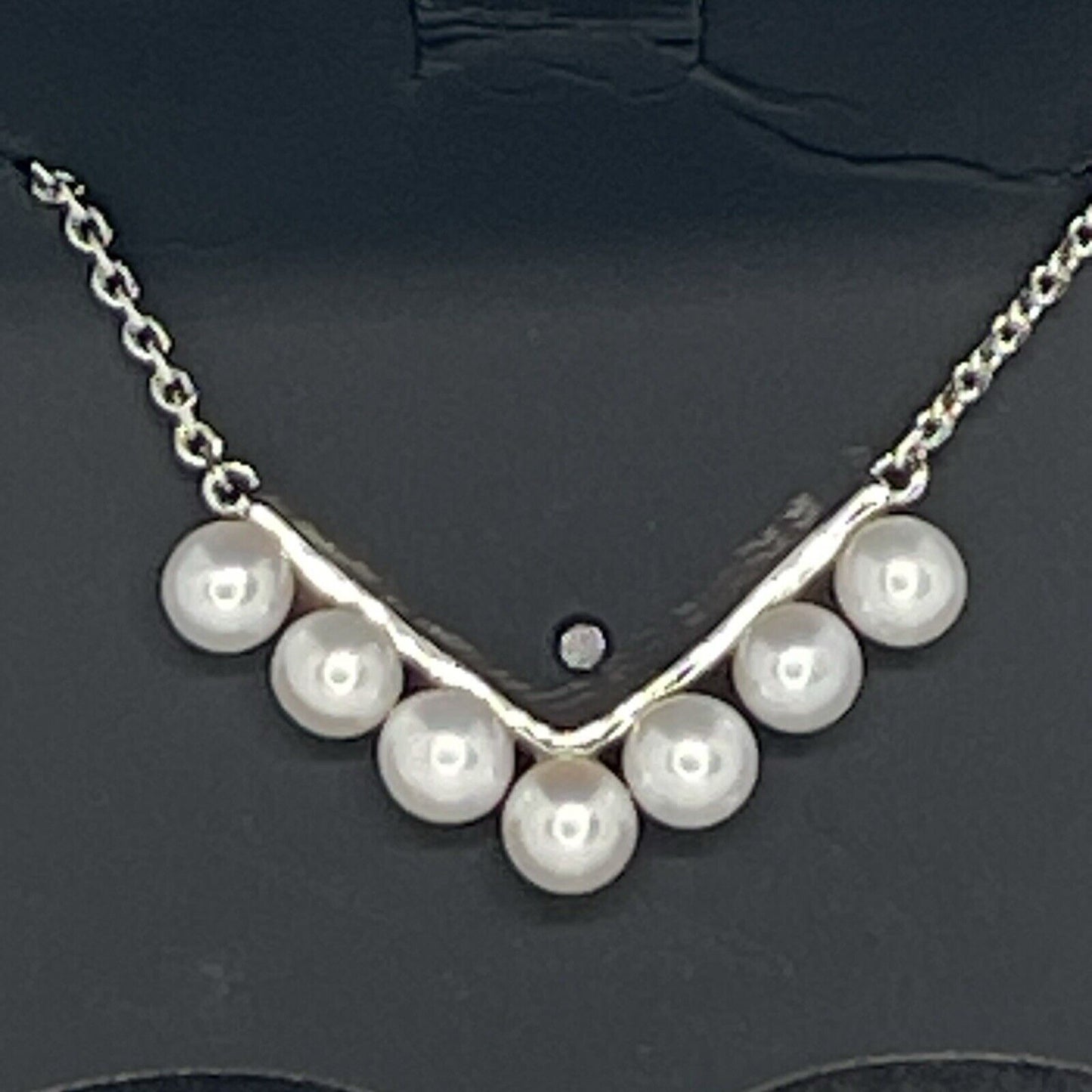 Pearl (4mm) Sterling Silver Pendant Necklace Luxury Fashion Stunning Elegant NWT