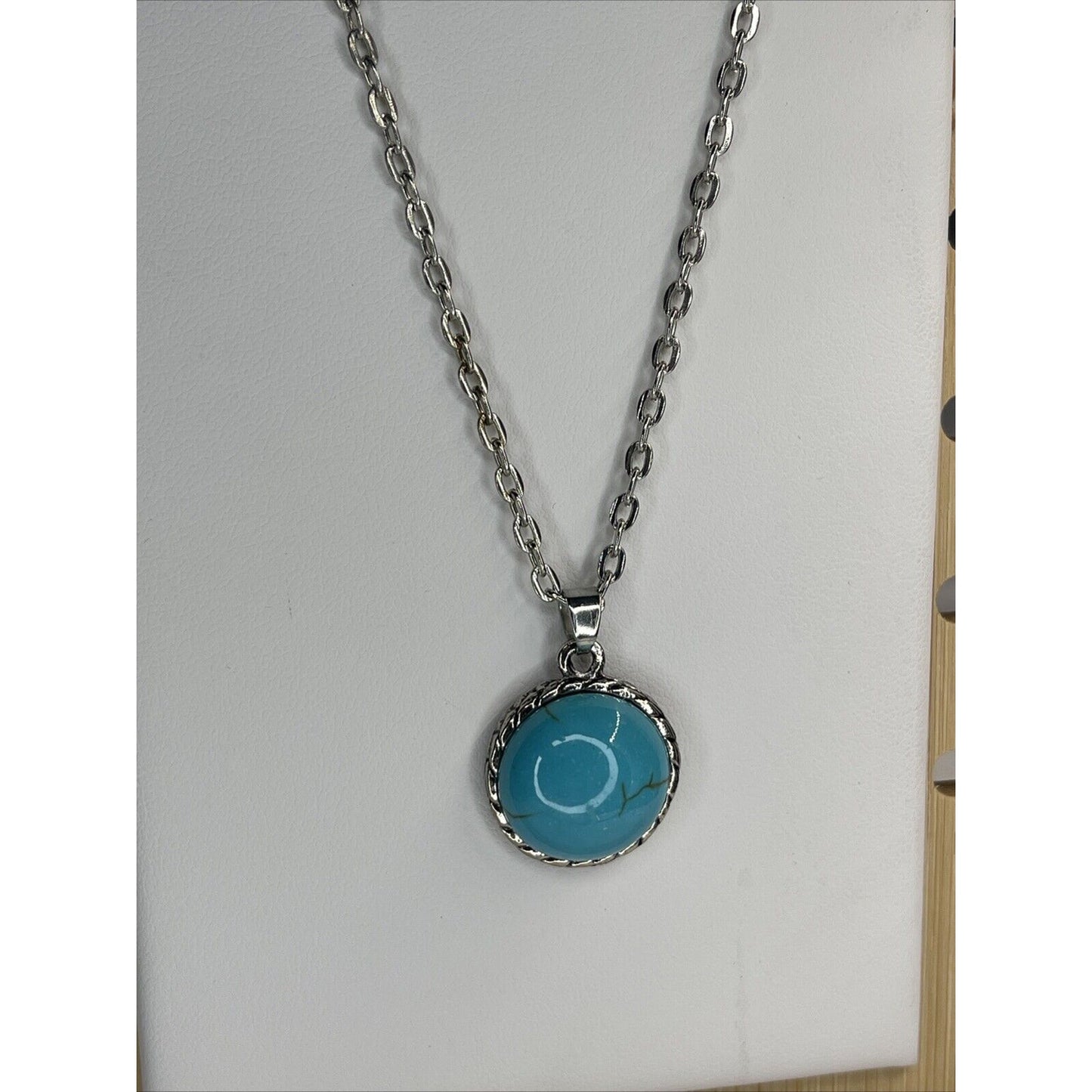 Silver Plated Faux Turquoise Pendant Necklace Stunning Chic Stylish Fashion NWT