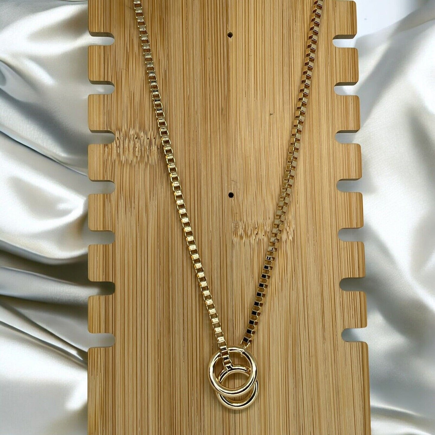 Gold Tone Box Chain Toggle Pendant Necklace Stylish Stunning Shiny Elegant NWT