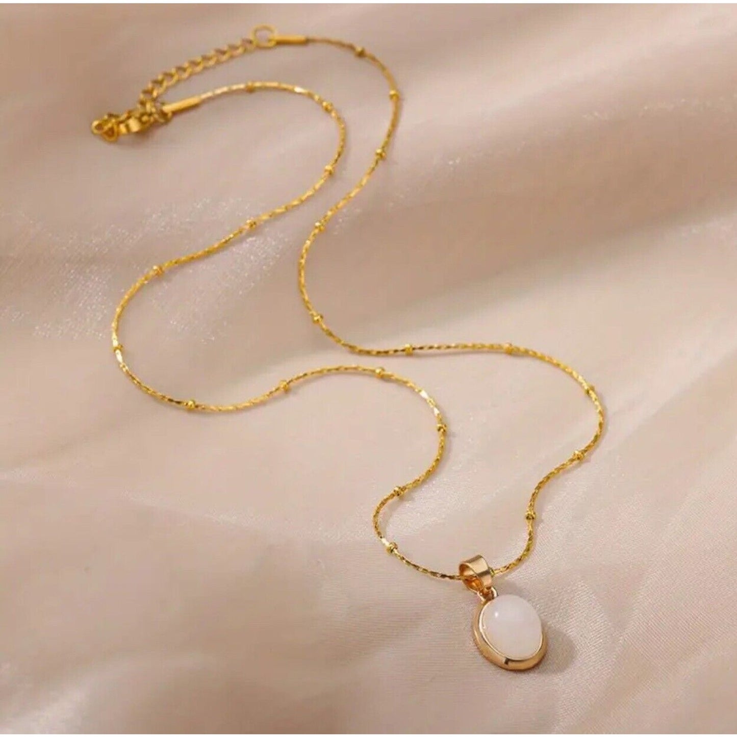 18K Gold Plate Oval Pendant Necklace Faux Stone Chic Fashion Trendy Cocktail NWT