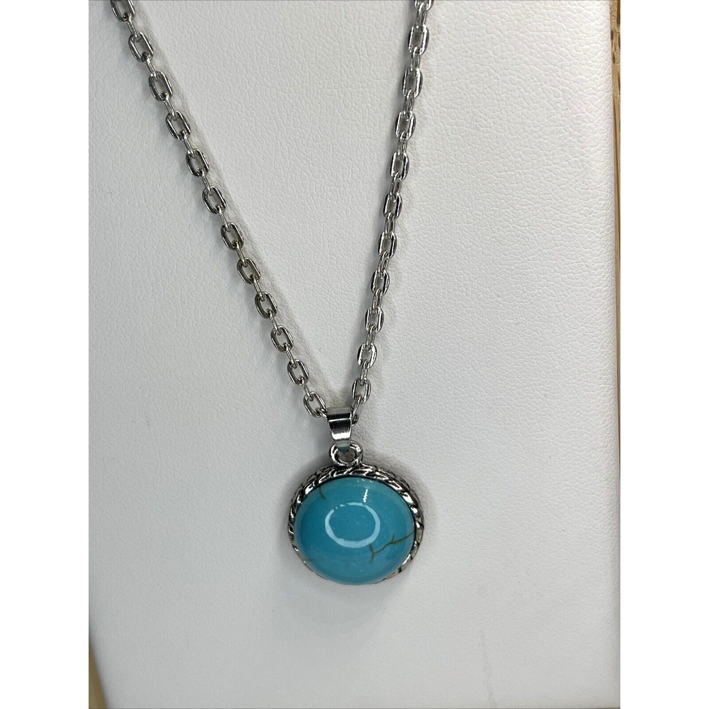 Silver Plated Faux Turquoise Pendant Necklace Stunning Chic Stylish Fashion NWT