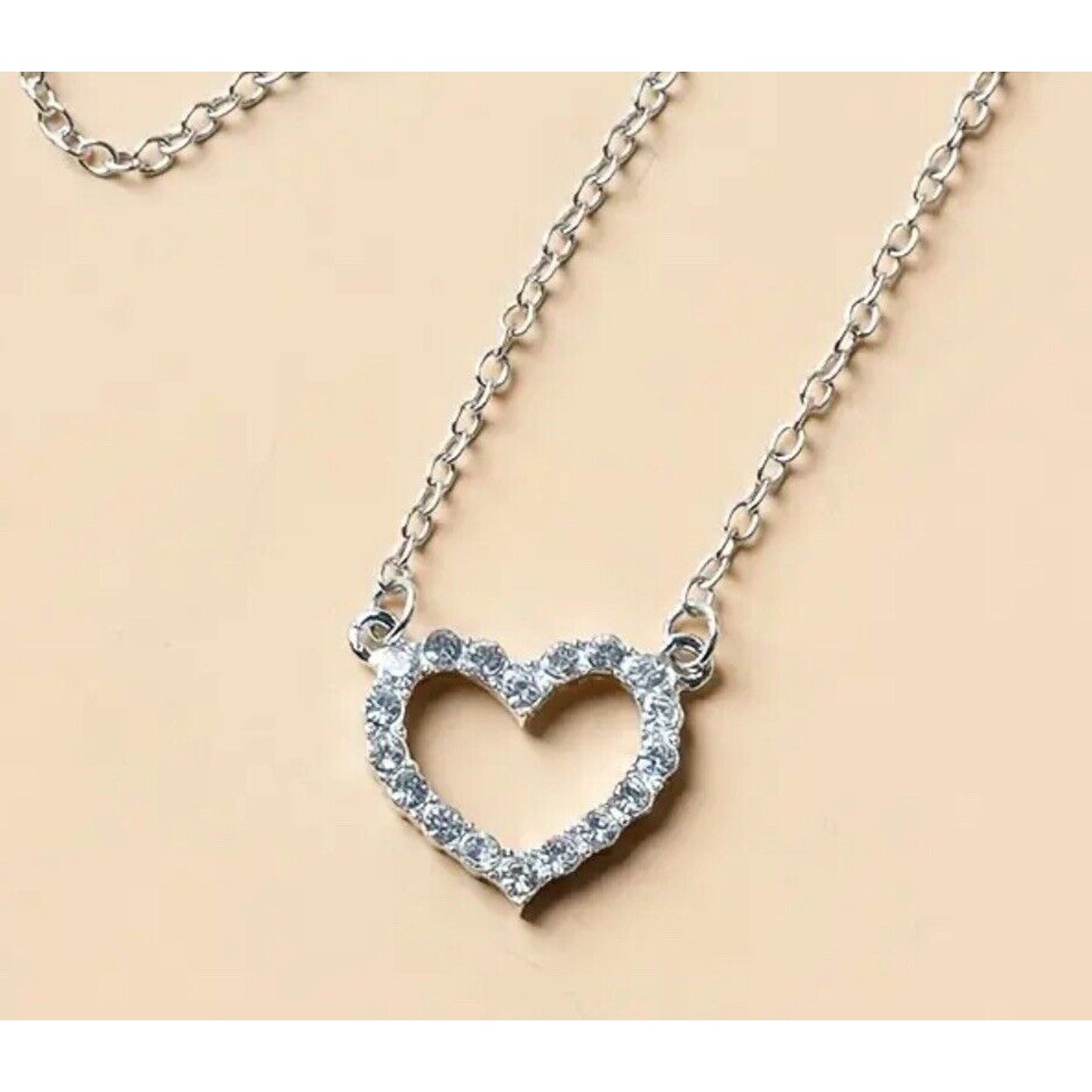 Silver Tone Crystal Heart Charm Necklace Dainty Chic Stylish Fashion Trendy NWT