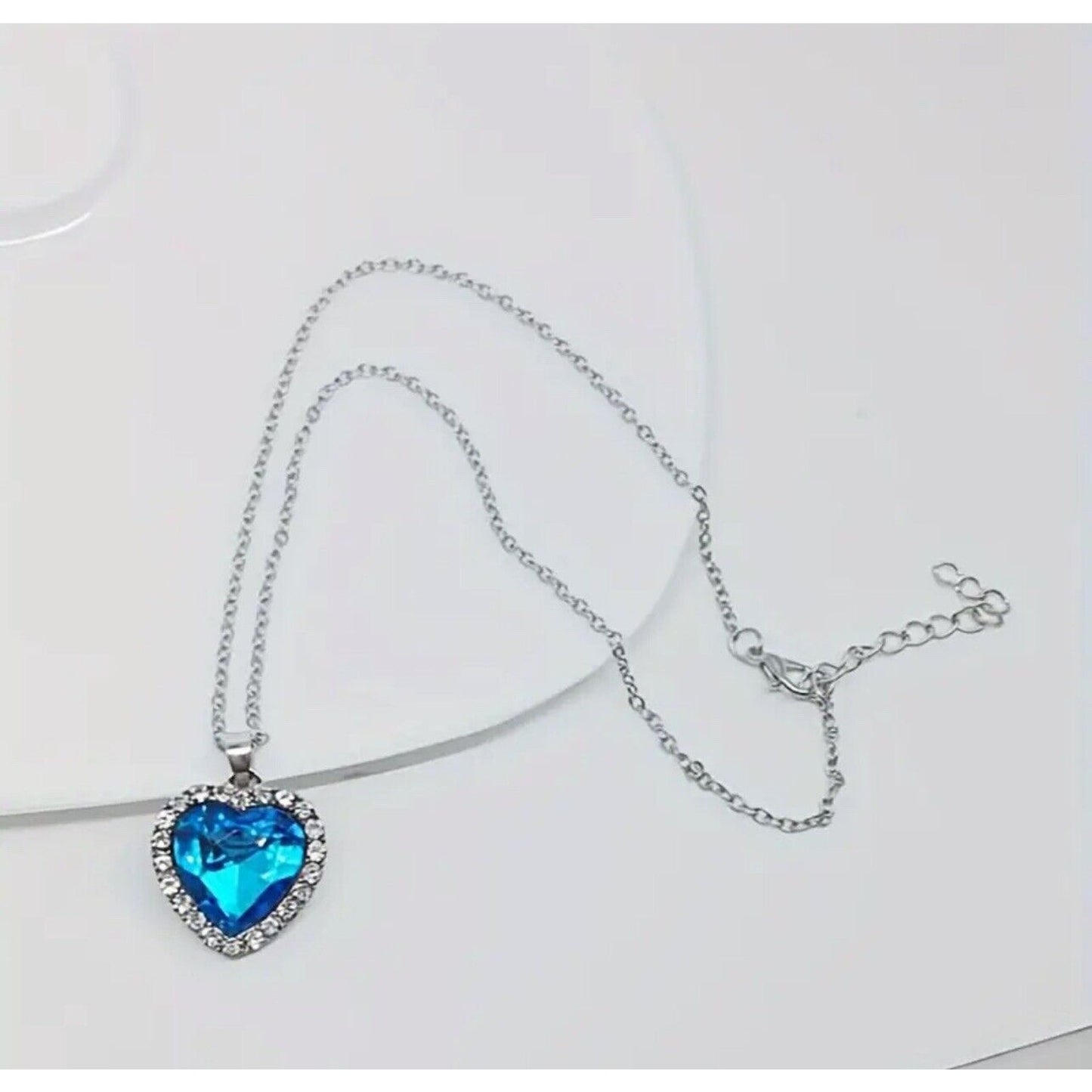 Silver Tone Crystal Heart Pendant Necklace Charm Stylish Trendy Fashion Chic NWT