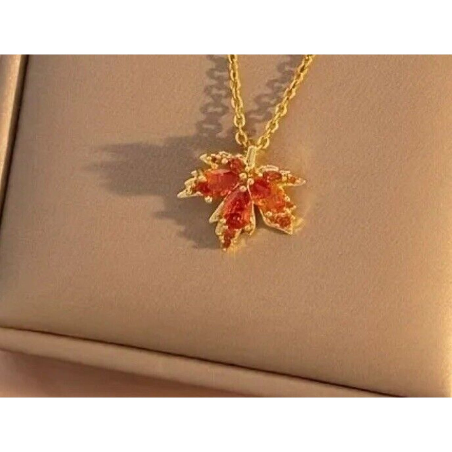 18K Gold Plate Maple Leaf Pendant Necklace Chic Floral Style Fashion Style NWT