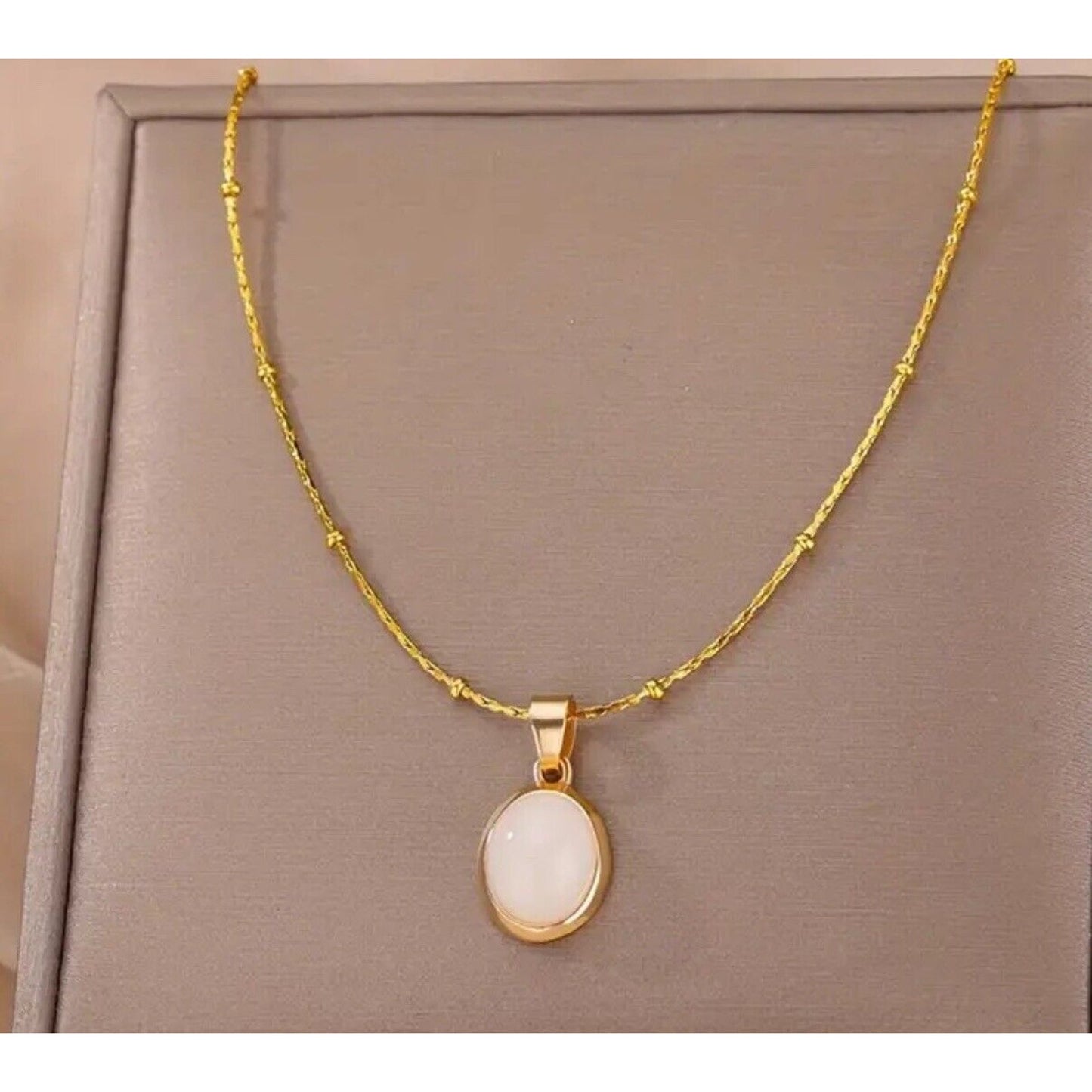 18K Gold Plate Oval Pendant Necklace Faux Stone Chic Fashion Trendy Cocktail NWT