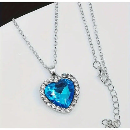 Silver Tone Crystal Heart Pendant Necklace Charm Stylish Trendy Fashion Chic NWT